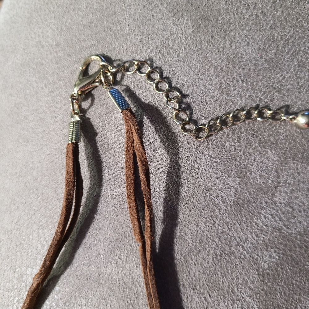 Chic Brown Faux Suede Mother Pearl Cream Western‎ Beaded Pendant Necklace - Picture 3 of 5